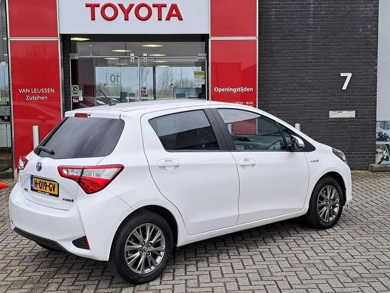 Occasion Toyota Yaris Hybrid 101 PK (74 kW) 2020 Wit Hatchback