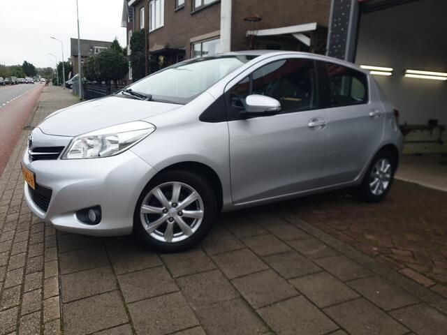 Grijs Gebruikt 2014 Toyota Yaris Hatchback | € 6.950 (Eerlijke prijs) - Afbeelding 1/4