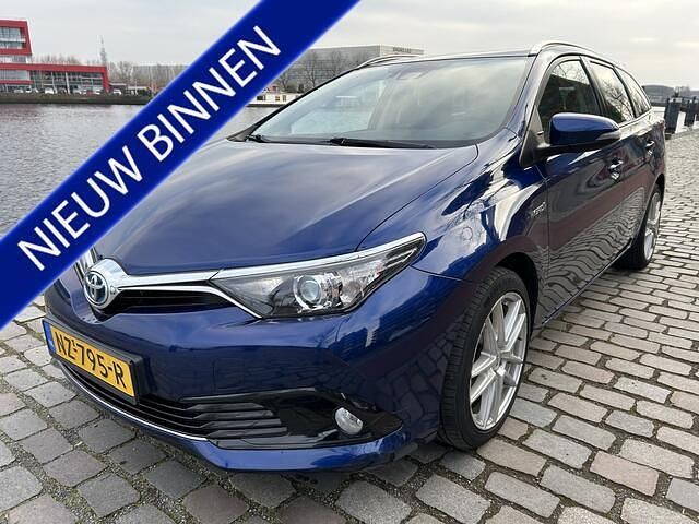 Blauw (metallic) Occasion 2017 Toyota Auris Touring Sports Stationwagen | € 14.950 (Goede deal) - Afbeelding 1/4
