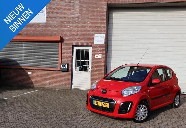 Rood Occasion 2012 Citroën C1 Tendance Hatchback | € 1.199 (Goede deal) - Afbeelding 1/4