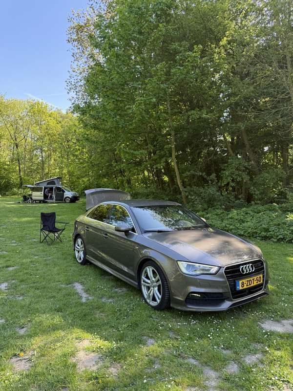 Grijs Gebruikt 2015 Audi A3 Sedan | € 10.500 (Iets duurder) - Afbeelding 1/4
