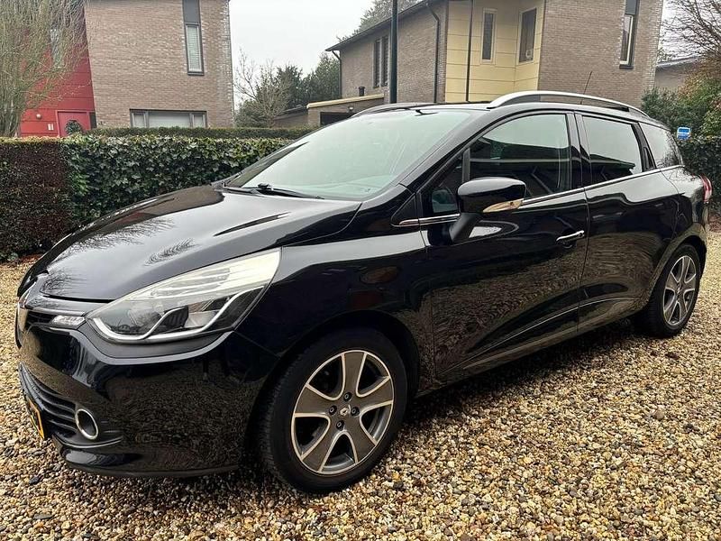 Zwart Gebruikt 2015 Renault Clio GrandTour Night&Day Stationwagen | € 6.750 (Eerlijke prijs) - Afbeelding 1/4