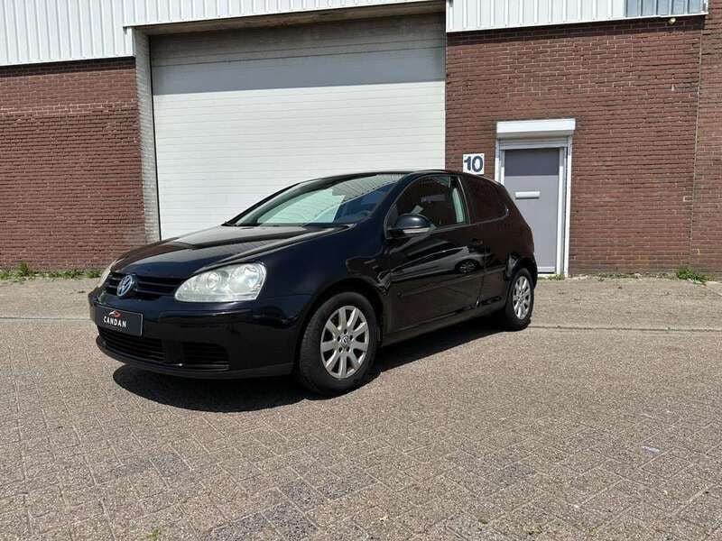 Zwart, metallic lak Gebruikt 2005 VW Golf IV Trendline Hatchback | € 1.699 (Eerlijke prijs) - Afbeelding 1/4