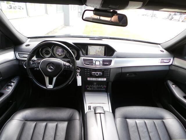 Grijs, metallic lak Gebruikt 2013 Mercedes E300 Avantgarde Sedan | € 13.949 (Eerlijke prijs) - Afbeelding 1/4