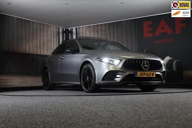 Grijs Gebruikt 2022 Mercedes A250 AMG Sedan | € 38.850 (Duur) - Afbeelding 1/3