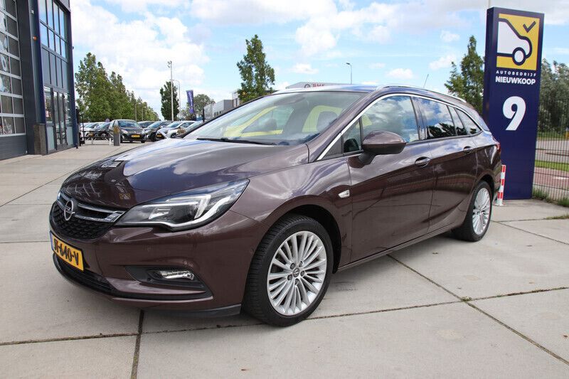 Bruin, metallic lak Gebruikt 2016 Opel Astra Innovation Stationwagen | € 10.946 (Iets duurder) - Afbeelding 1/4