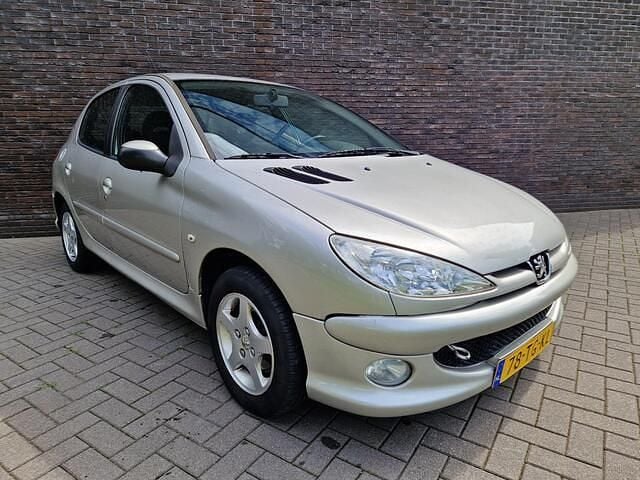 Grijs Gebruikt 2006 Peugeot 206 Hatchback | € 1.795 (Eerlijke prijs) - Afbeelding 1/4