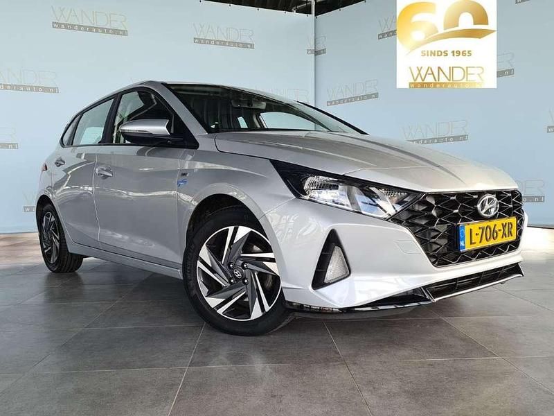Grijs Gebruikt 2021 Hyundai i20 Comfort Hatchback | € 15.900 (Eerlijke prijs) - Afbeelding 1/4