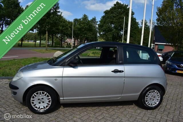 Grijs Gebruikt 2006 Lancia Ypsilon Hatchback | € 1.499 (Eerlijke prijs) - Afbeelding 1/4