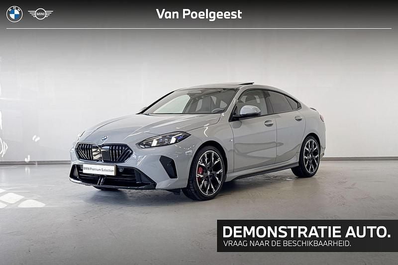 Grijs Gebruikt 2025 BMW 220 M Sport Sedan | € 52.895 (Duur) - Afbeelding 1/4