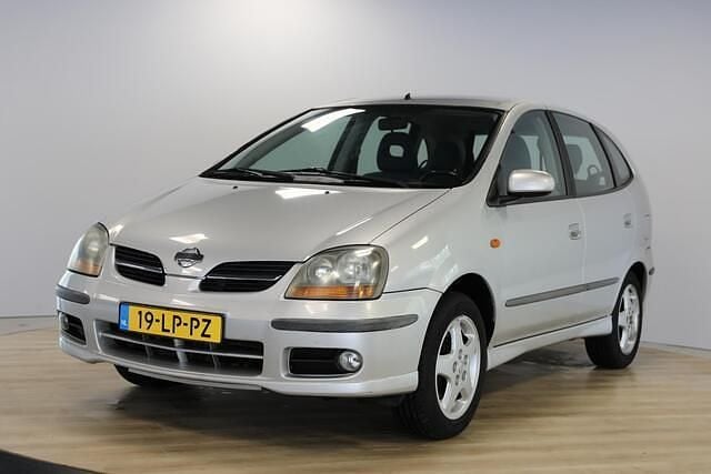 Grijs Gebruikt 2003 Nissan Almera Tino MPV | € 1.450 (Goede deal) - Afbeelding 1/4