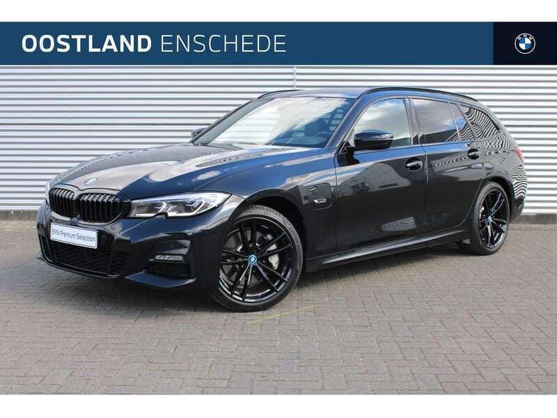 Zwart, metallic lak Gebruikt 2022 BMW 330 Executive Stationwagen | € 38.350 (Eerlijke prijs) - Afbeelding 1/4