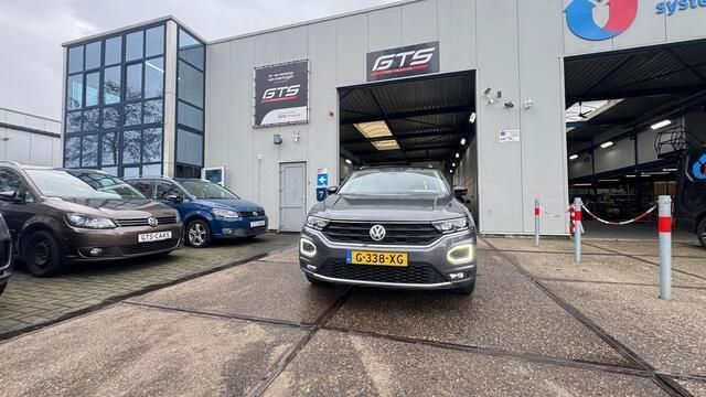 Grijs Gebruikt 2019 VW T-Roc Business SUV | € 22.000 (Iets duurder) - Afbeelding 1/4