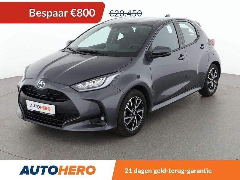 Grijs Gebruikt 2022 Toyota Yaris Hybrid Team Hatchback | € 19.849 (Eerlijke prijs) - Afbeelding 1/3