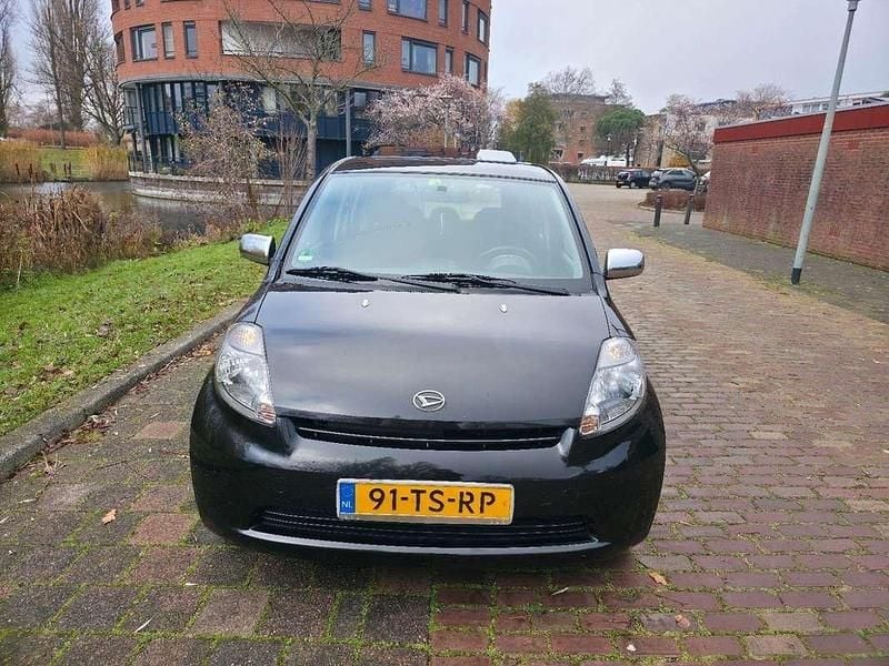 Occasion Daihatsu Sirion 69 PK (50 kW) 2007 Zwart Hatchback