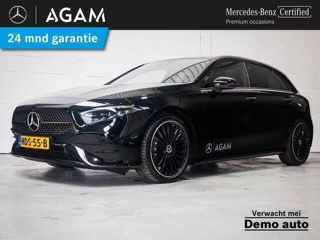 Zwart Gebruikt 2025 Mercedes A180 AMG line Hatchback | € 41.950 (Duur) - Afbeelding 1/4