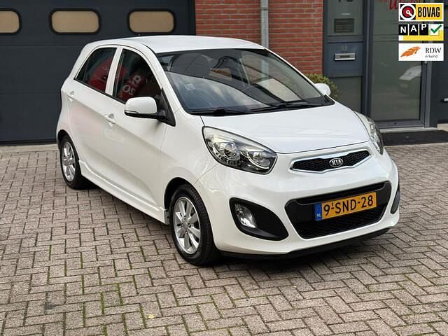 Wit, metallic lak Gebruikt 2013 Kia Picanto Plus Hatchback | € 5.650 (Eerlijke prijs) - Afbeelding 1/4
