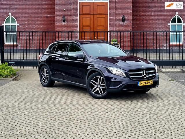Paars Gebruikt 2014 Mercedes GLA200 Edition 1 SUV | € 12.499 (Iets duurder) - Afbeelding 1/4