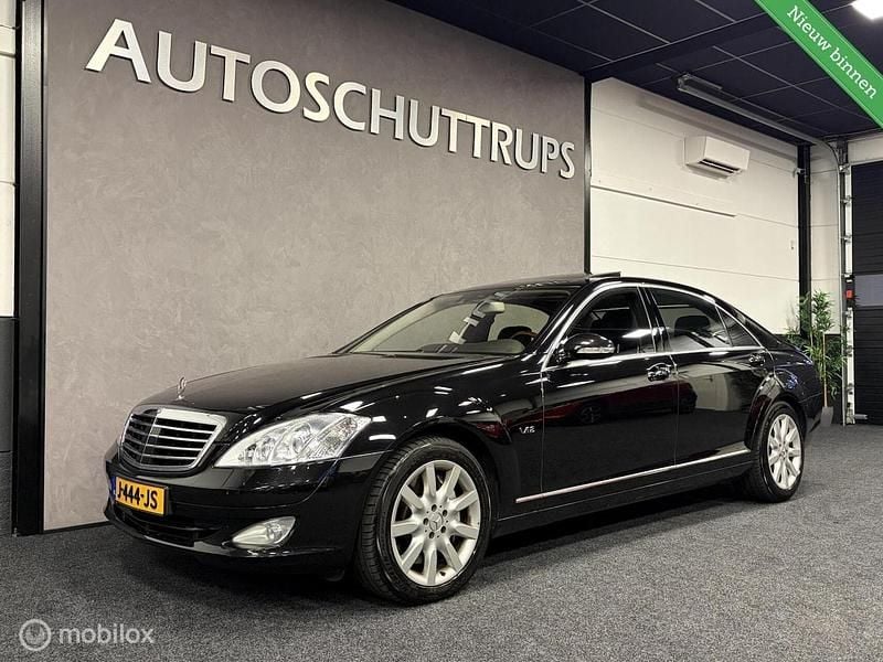 Zwart (metallic) Occasion 2006 Mercedes S600 Sedan | € 22.949 (Eerlijke prijs) - Afbeelding 1/4