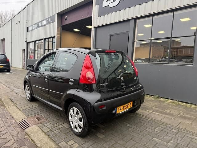 Occasion Peugeot 107 68 PK (50 kW) 2010 Zwart (metallic) Hatchback