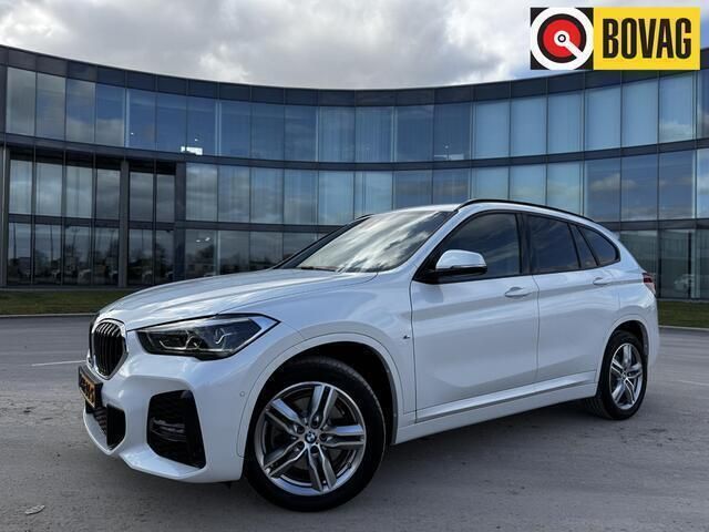 Wit Gebruikt 2021 BMW X1 Executive SUV | € 34.880 (Eerlijke prijs) - Afbeelding 1/4