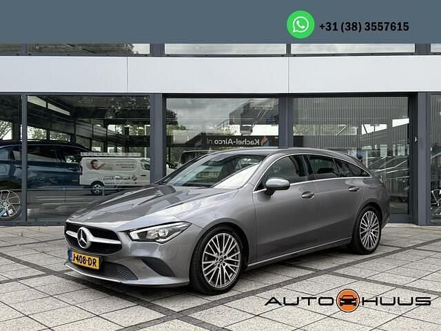 Grijs Gebruikt 2020 Mercedes 180 Luxury Sedan | € 25.450 (Goede deal) - Afbeelding 1/4