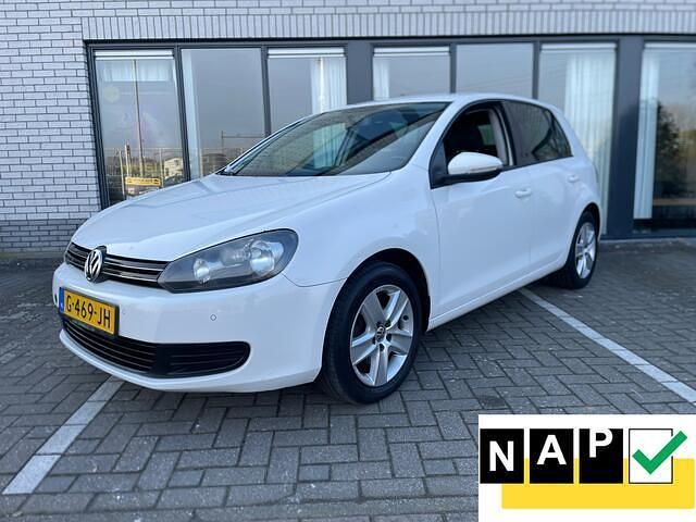 Wit Occasion 2010 VW Golf VI Comfortline Hatchback | € 3.950 (Goede deal) - Afbeelding 1/4