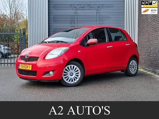 Rood Gebruikt 2010 Toyota Yaris Hatchback | € 2.650 (Eerlijke prijs) - Afbeelding 1/4