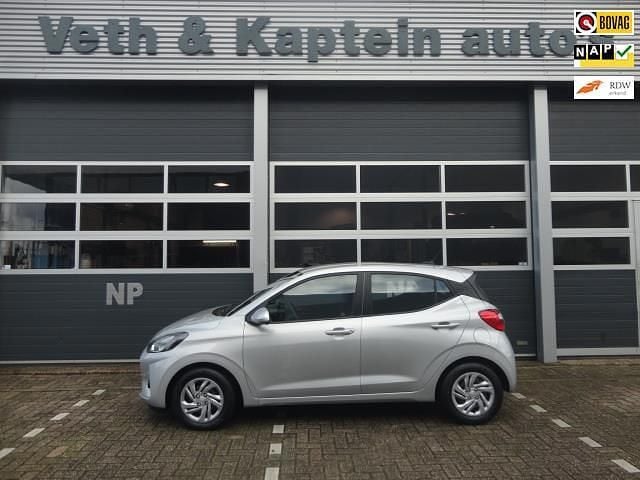 Grijs Gebruikt 2022 Hyundai i10 Comfort Hatchback | € 15.250 (Goede deal) - Afbeelding 1/1