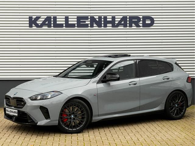 Grijs Gebruikt 2025 BMW M135 M Sport Hatchback | € 66.875 (Eerlijke prijs) - Afbeelding 1/4