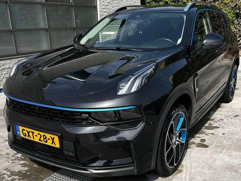 Zwart Gebruikt 2022 Lynk & Co 01 SUV | € 24.250 (Iets duurder) - Afbeelding 1/4