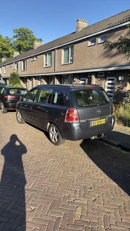Grijs Gebruikt 2007 Opel Zafira Business MPV | € 2.500 (Eerlijke prijs) - Afbeelding 1/4