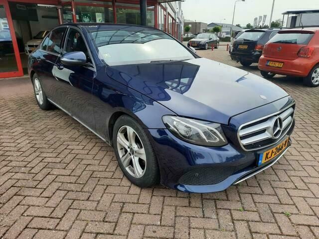 Blauw Gebruikt 2016 Mercedes E220 Edition Sedan | € 24.750 - Afbeelding 1/4