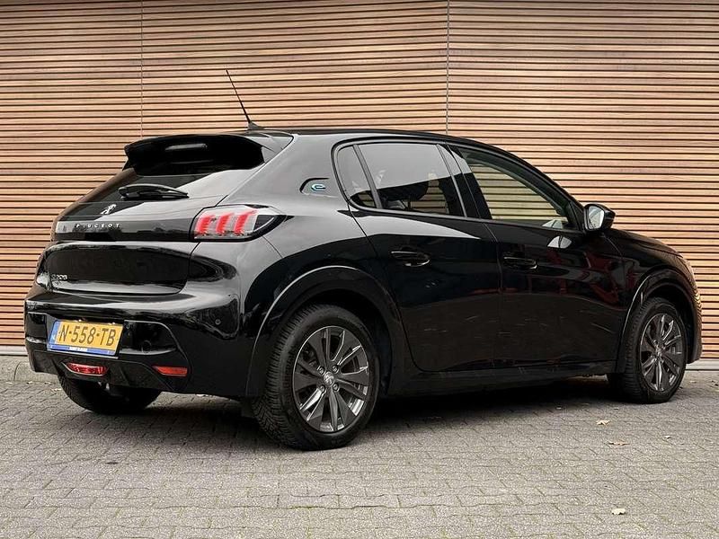 Occasion Peugeot e-208 Allure 100 kW (136 PK) 2022 Zwart (metallic) Hatchback