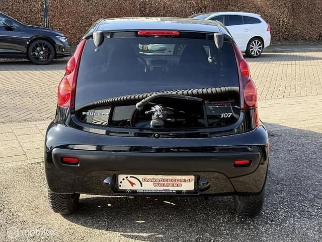 Occasion Peugeot 107 Envy 68 PK (50 kW) 2014 Zwart (metallic) Hatchback