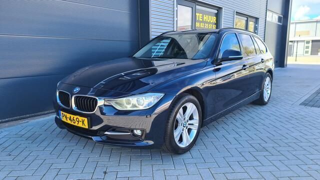 Blauw, metallic lak Gebruikt 2013 BMW 316 Executive Stationwagen | € 6.950 (Iets duurder) - Afbeelding 1/4