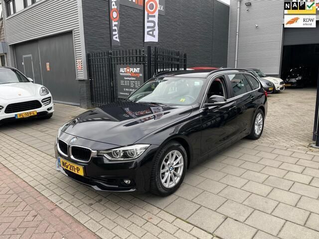 Zwart Gebruikt 2017 BMW 318 Executive Stationwagen | € 12.499 (Goede deal) - Afbeelding 1/4