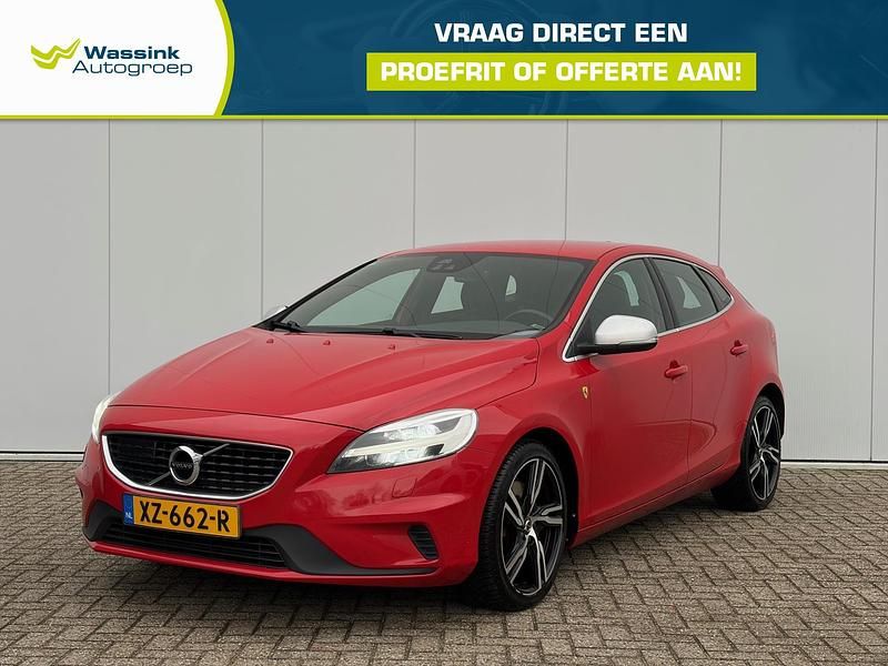 Rood Occasion 2020 Volvo V40 R-Design Hatchback | € 17.035 (Super prijs) - Afbeelding 1/4