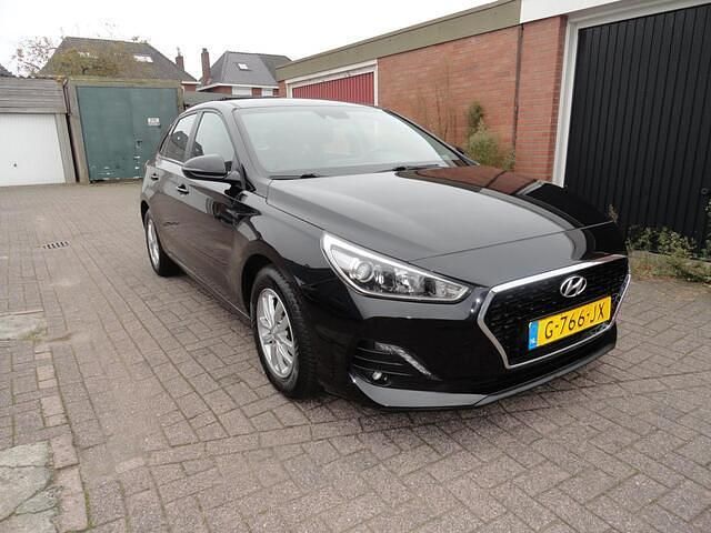 Occasion Hyundai i30 Comfort 120 PK (88 kW) 2019 Zwart (metallic) Hatchback