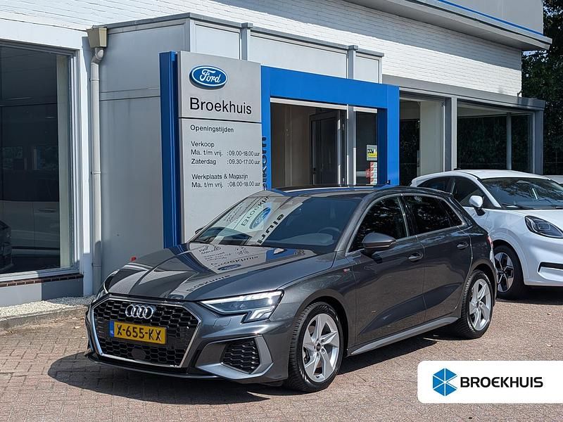 Grijs Gebruikt 2023 Audi A3 Sportback Hatchback | € 30.945 (Eerlijke prijs) - Afbeelding 1/4