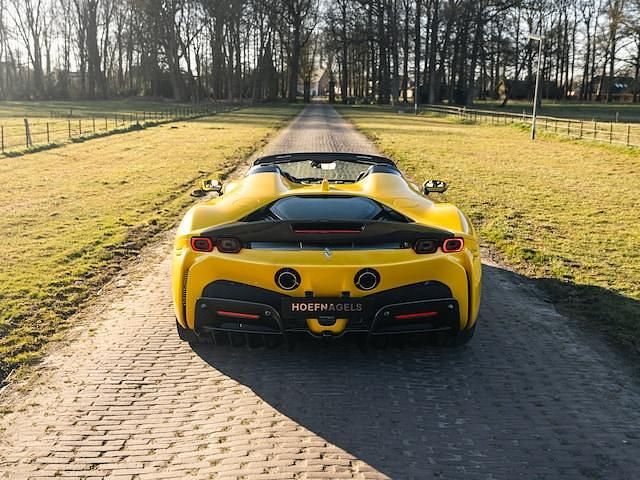 Occasion Ferrari SF90 2023 Geel (parellak) Cabriolet