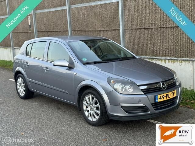 Grijs Gebruikt 2004 Opel Astra Cosmo Hatchback | € 2.999 (Iets duurder) - Afbeelding 1/4
