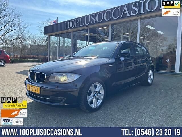 Zwart Gebruikt 2011 BMW 118 Efficient Dynamics Hatchback | € 3.950 (Goede deal) - Afbeelding 1/4