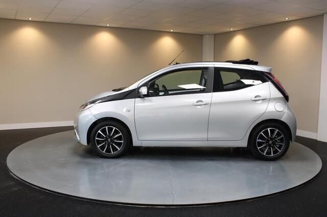 Occasion Toyota Aygo X-wave 69 PK (50 kW) 2017 Grijs Hatchback