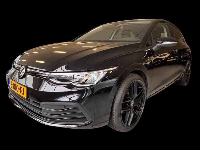 Occasion VW Golf VIII Life 112 PK (82 kW) 2023 Zwart Hatchback