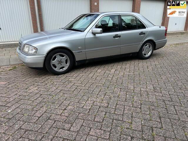 Grijs Gebruikt 1996 Mercedes C200 Elegance Sedan | € 2.250 - Afbeelding 1/4