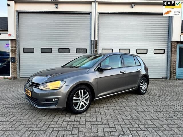 Grijs Gebruikt 2015 VW Golf VII LOUNGE Hatchback | € 10.950 (Eerlijke prijs) - Afbeelding 1/4