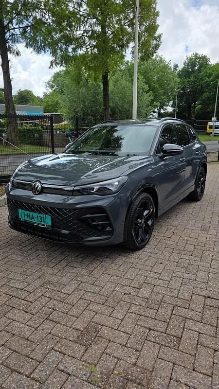 Gebruikt 2024 VW Tiguan R-line SUV | € 52.999 - Afbeelding 1/4