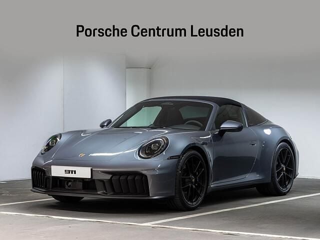 Grijs (metallic) Nieuw 2025 Porsche 911 Coupé | € 291.727 (Super prijs) - Afbeelding 1/4