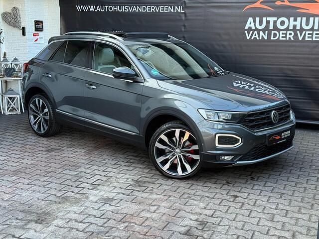 Grijs (metallic) Occasion 2017 VW T-Roc Sportline SUV | € 21.995 (Eerlijke prijs) - Afbeelding 1/4